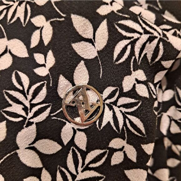 NWT ADRIENNE VITTADINI Mockneck Keyhole Blouse Top Medium - Picture 6 of 6